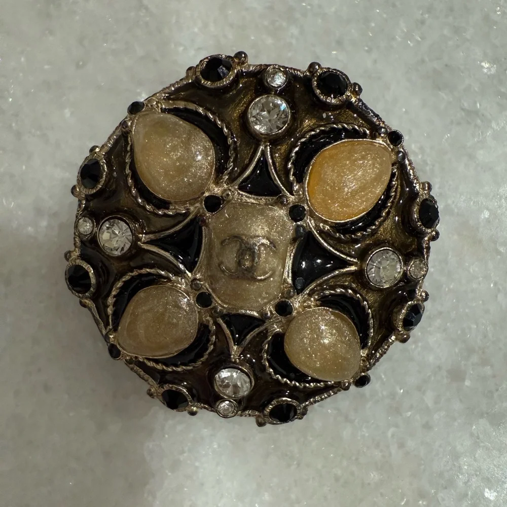Gripoix 100% authentic Chanel  Black and Gold Button - Picture 2 of 9